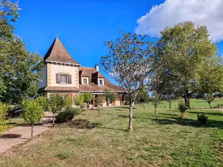 maison de campagne et 1000m² de dépendances et 7 7 hectares de terrain