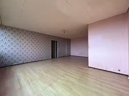 appartement 2 chambres d'environ 73 m² à rénover à marcinell