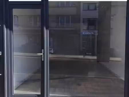rez commercial plein centre (drapeau blanc)