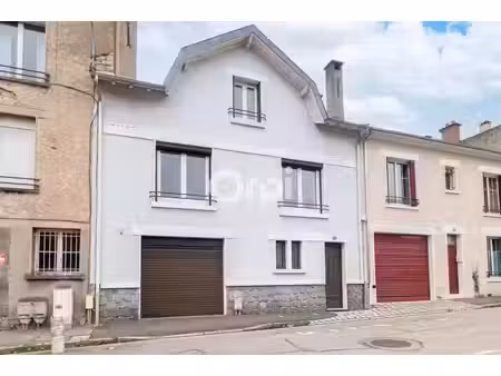 une maison de ville… avec un vrai coin de verdure ?