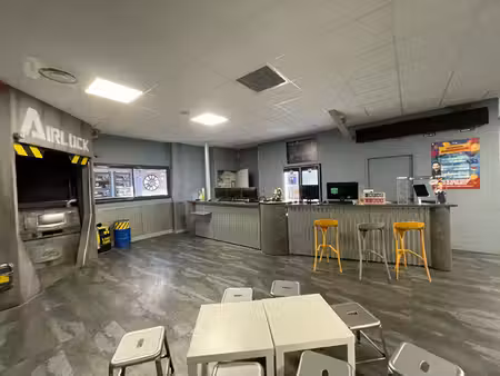 location local commercial