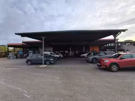 location local commercial