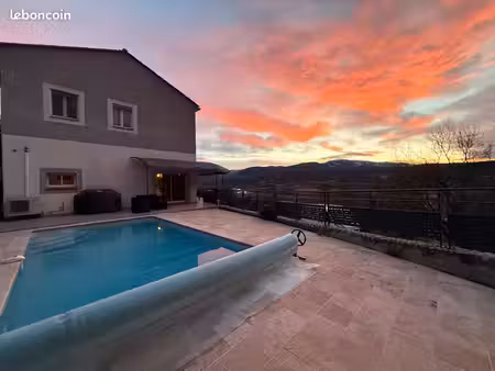 provence – belle propriété avec piscine chauffée  vue panoramique et appartement indépenda