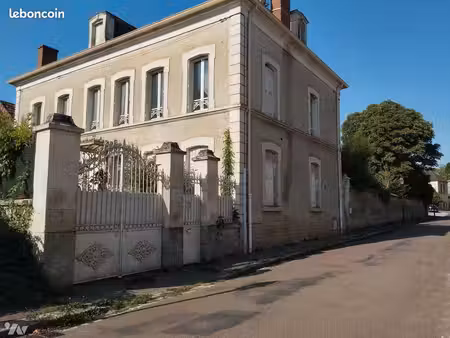 maison 9 pièces 220 m²