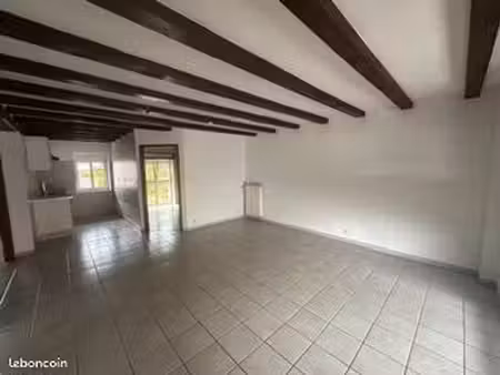 appartement 3 piéces + stationnement privé