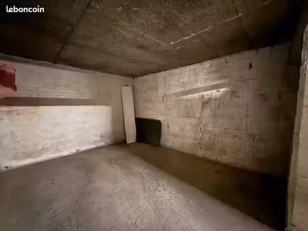 garage fermé / box- proche
