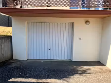grand garage double 32 5 m² avec borne de recharge pour voiture électrique
