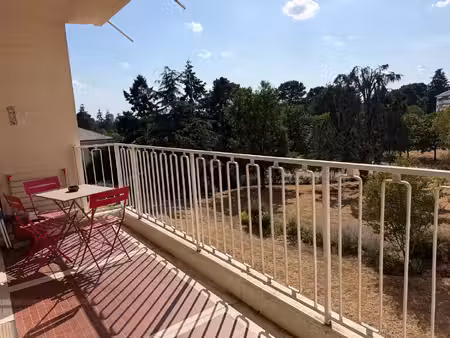 superbe environnement pour cet appartement avec ascenseur