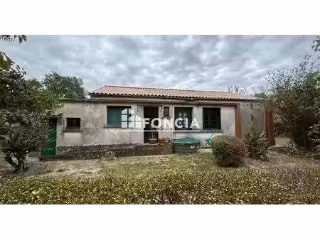 maison à rénover avec garage et grand terrain
