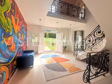 demeure de caractère en pierre de saint-maximin sur un terrain de 2 850 m²