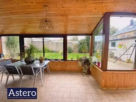 le charme d’une maison familiale avec véranda  terrasse et garage à rostrenen !