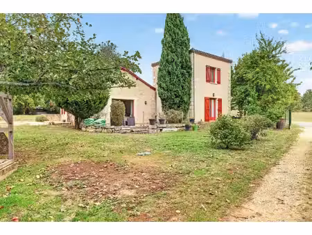 séjour cathédrale  pierre et jardin : maison avec séchoir à veyrines-de-vergt