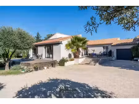 maison avec 2 dépendances  grand jardin  garage et carport à 3 km d'uzès