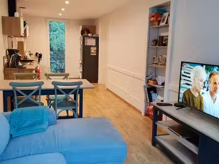 appartement de 80 m2 avec balcons  cave et parking