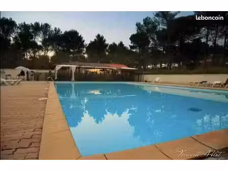 ?maison coup de cœur climatisée et rénovée  au calme dans résidence sécurisée avec piscine
