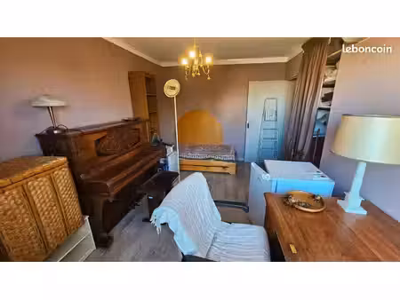 chambre à louer avec piano