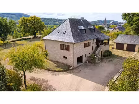 maison cossue avec dépendance et grand terrain
