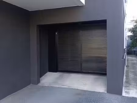 garage fermé 13m² à louer dans résidence à lunel