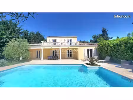 villa 5 pièces 150 m²