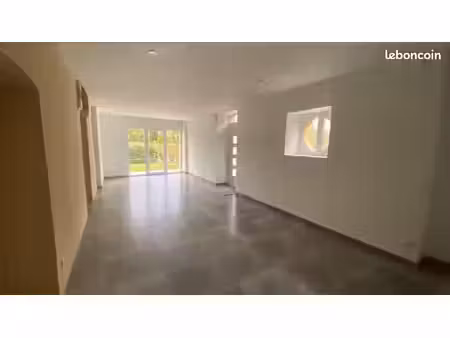f4 en très bon état au calme