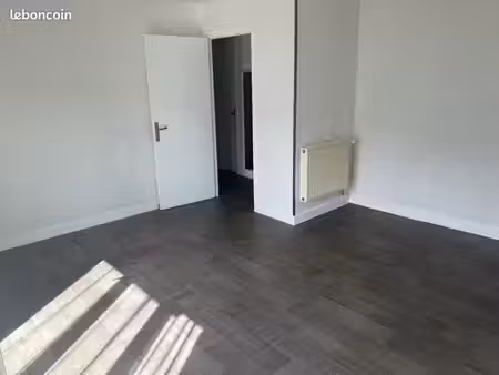 appartement à louer t3 de 60 m² avec balcon  parking sécurisé 880