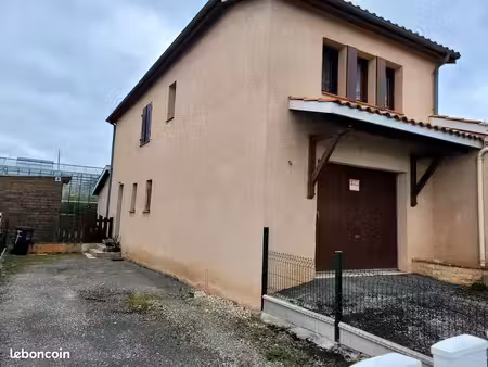 maison de campagne calme adossée avec petit jardin