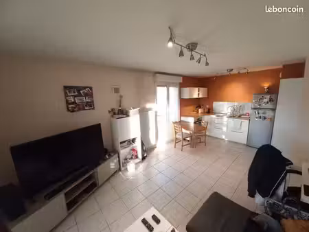 t2 meublé 43 m² – terrasse 7 m² – garage fermé – métro république à 50 m