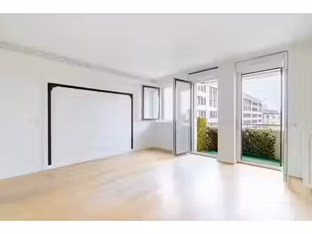 appartement 3 pièces de 67 m² à courbevoie