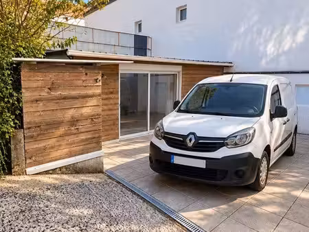 box de stockage de 40m2 avec accès véhicule