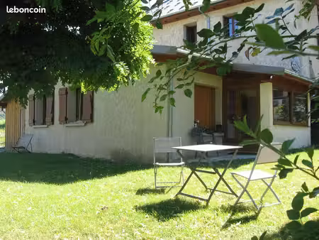 loue à l'année petite maison de plain pieds 68 m² avec jardin