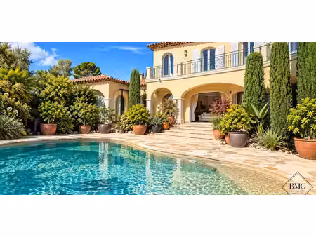 villa avec piscine et jardin tour de mare - frejus (83)