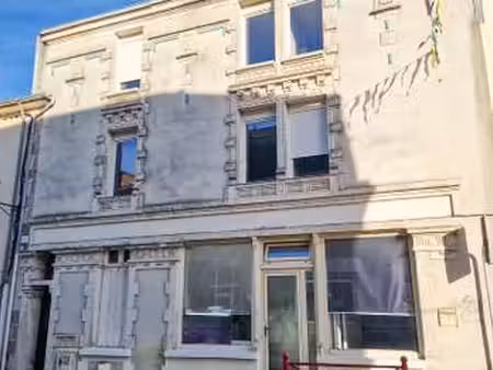 vente immeuble à bressuire (79300) : à vendre / 153m² bressuire