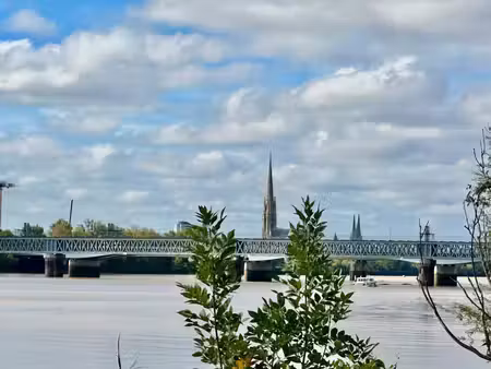 bordeaux – appartement de 90 m²  2 chambres  jardin privatif et sous-sol