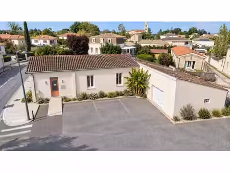 local professionnel ou projet d'habitation 100 m² - au cœur du bourg de montussan (33450)