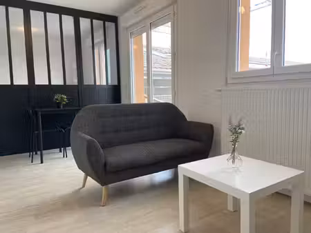 bel appartement à louer meublé avec balcon !