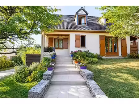 maison familiale spacieuse et confortable au coeur de la nature