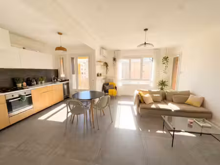 aix-en-provence centre appartement t3 rénové de 66 m2 avec