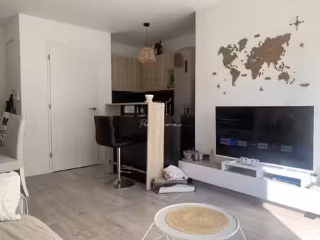 2 pièces à louer proche ligne 14