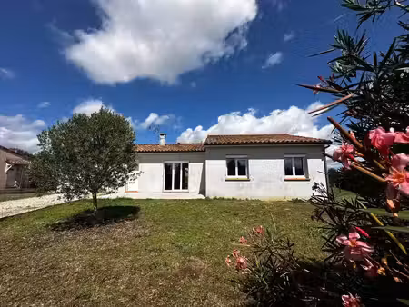 maison de plain-pied – 3 chambres – garage – terrain 834 m² – vendue louée