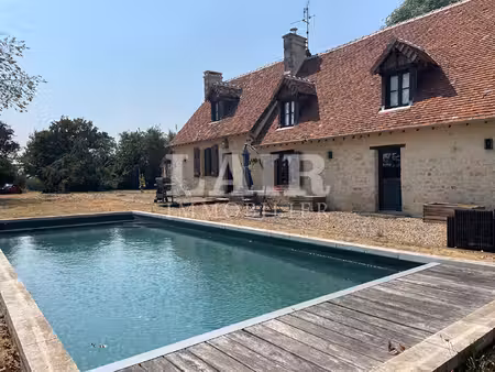 longère avec une piscine au bout d'un chemin à vendre  réf b15534