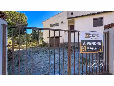 maison 3 faces d'environ 135 m² avec grand jardin  garage et fort potentiel à saleilles