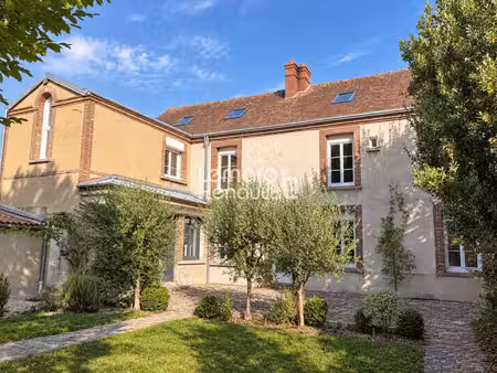 grande maison de ville de 200 m²  3 garages