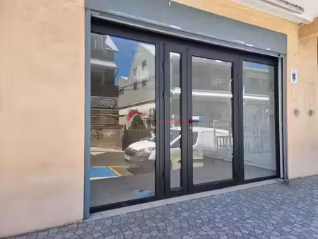 local commercial 62 m2 en centre-ville proche front de mer