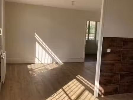 location appartement 2 pièces à romans-sur-isère (26100) : à louer 2 pièces / 65m² romans-