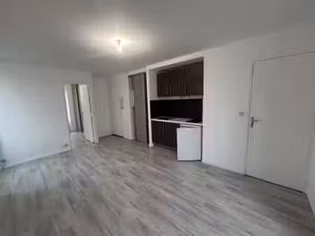 location appartement 2 pièces au mans heuzé - saint-georges (72000) : à louer 2 pièces / 3