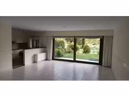 app. rez-de-chaussée à louer à merksem pour € 990 avec 2 chambres à coucher