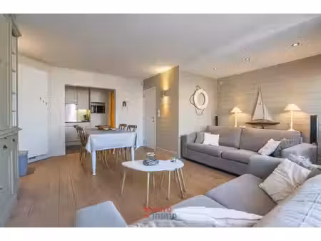 très chaleureux appartement au cœur de la verdure et à de...