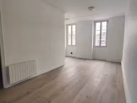 local professionnel castelnau de medoc 55 m2