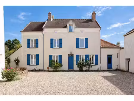 ancien corps de ferme 1900 avec jardin en coeur de village
