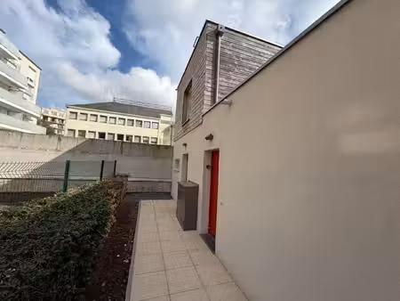 location maison 3 pièces  65.95m²  la roche